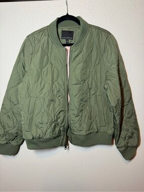Banana Republic Quilted Olive green Bomber Jacket pink lining women’s large